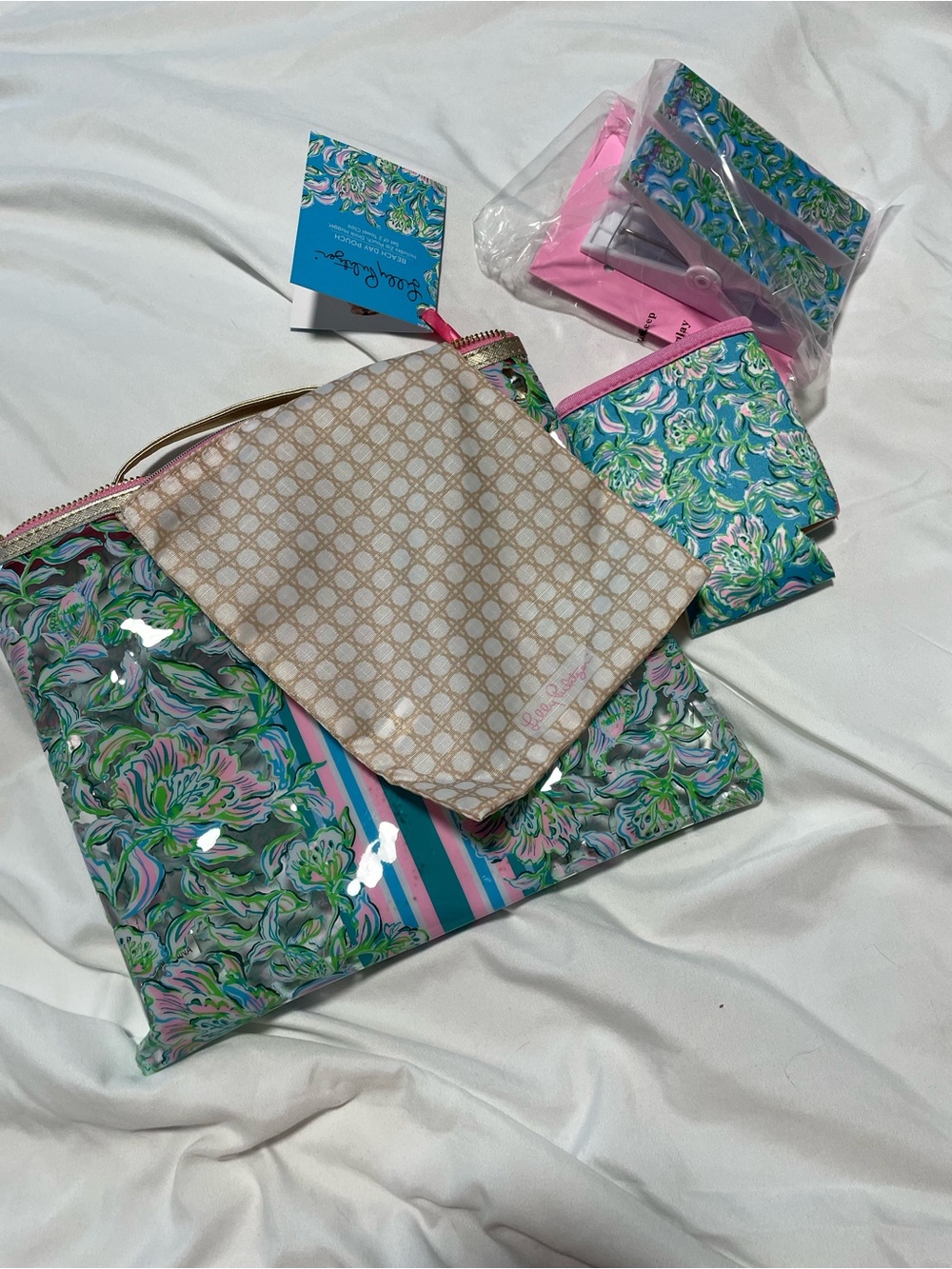 Lilly Pulitzer Beach Day Pouch Set Towel Clips Drink Hugger Zip Pouch - Picture 4 of 4